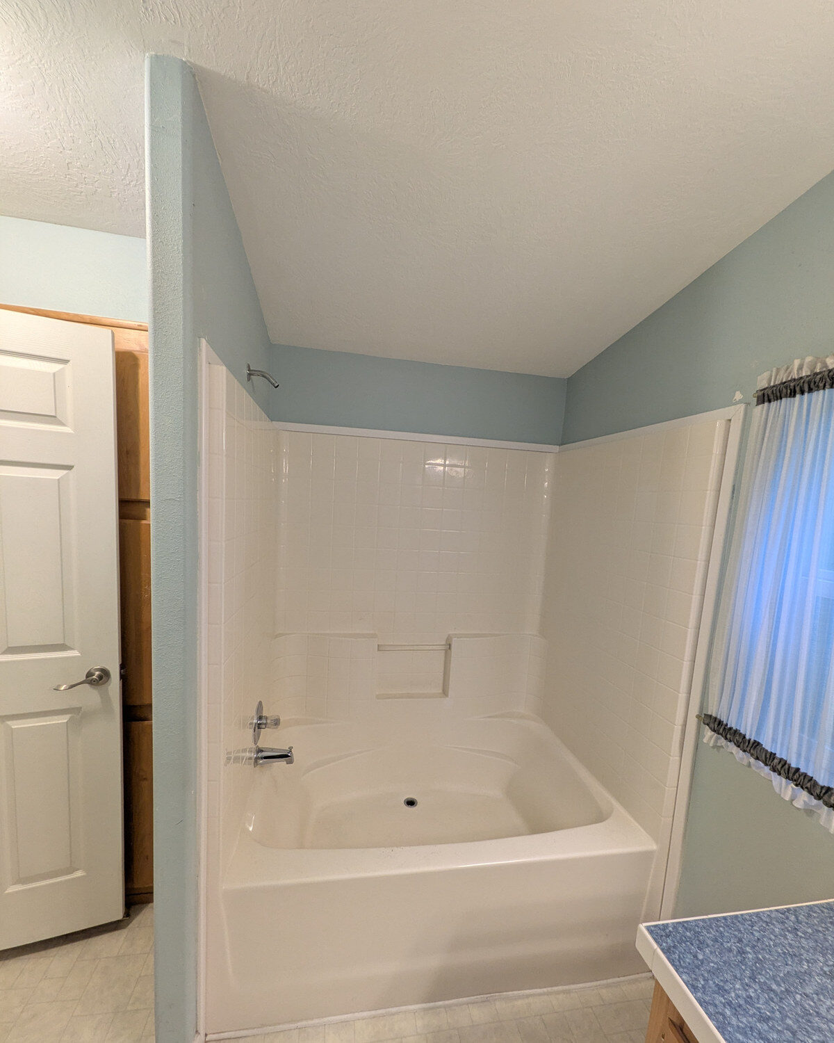 Before: tub prior to shower conversion, Grants Pass, Oregon